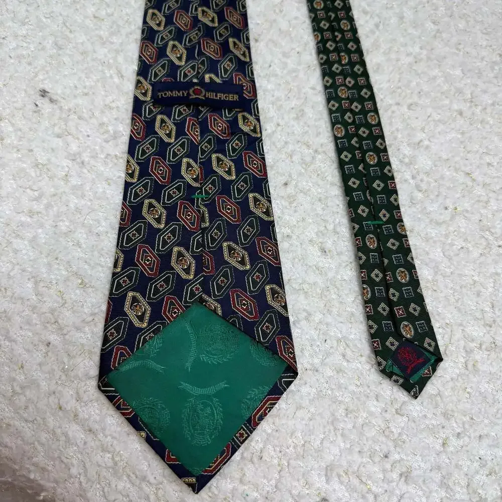 Tommy Hilfiger Men's Blue Gold Green Geometric Pattern Silk Necktie Classic Leng